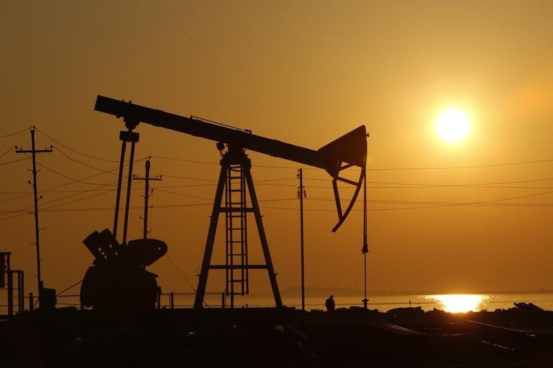 Цены на нефть растут во вторник после снижения накануне