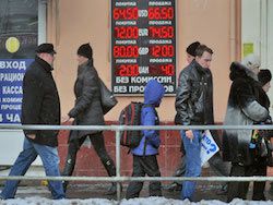 Официальный курс евро вырос на 2,7 рубля