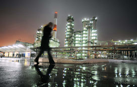 Рейтинговое агентство Standard & Poor's понизило суверенный рейтинг РФ до «ВВ+»: Новокуйбышевский нефтеперерабатывающий завод
